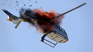 Държавният секретар на жандармерията Серж Желе който катапултира от хеликоптер