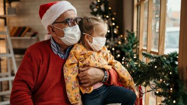 Редица държави в Европа затягат противоепидемичните мерки за Коледа и