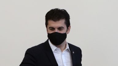 Посещението на премиера Кирил Петков в Скопие не се отменя