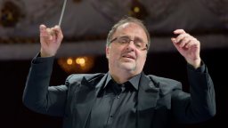 Maestro Nayden Todorov vil presentere verk av Schumann og Mendelssohn med Pleven-filharmonien