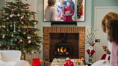 Телевизионни канали и платформи ни омагьосват с 200 заглавия за Коледа