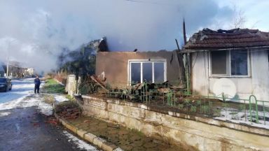 Пожар горя в двуетажна къща в сунгурларското село Завет Инцидентът