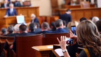Парламентът изслушва министъра на вътрешните работи Бойко Рашков за постъпилите