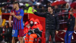 Шави е недоволен от халфовете на Барселона, поиска Меси да се върне