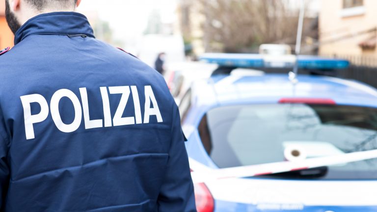 Италианската полиция е установила, че повече от 300 служители в