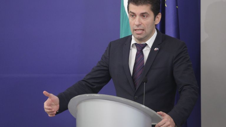 Премиерът Кирил Петков честити на българските граждани 15 г. еврочленство.