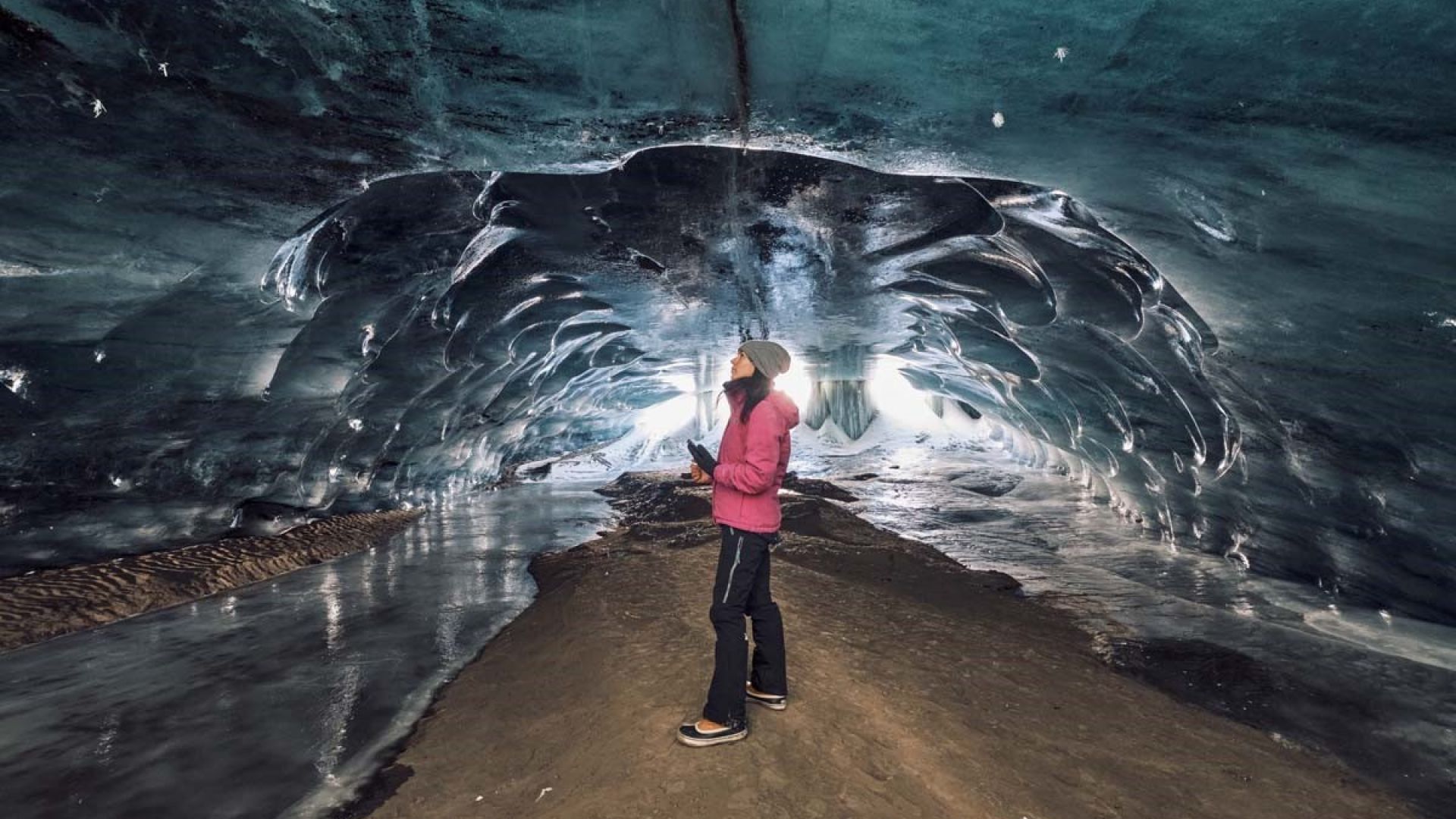 Ледената катедрала: Пещерата, която се появява и изчезва всяка година (снимки)