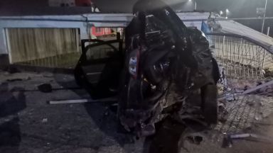 Освободиха шофьора, забил колата си в автомагазин в Пловдив