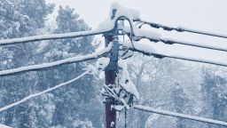 Въвеждат режим на тока в градове от Североизточна България заради непосилни сметки