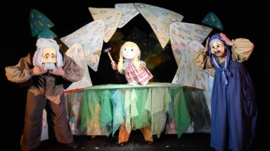 "Маша и мечока" и още куп любими приказки на куклен театър у дома