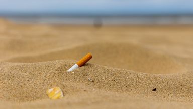 Испания първа в Европа забрани пушенето на плажовете