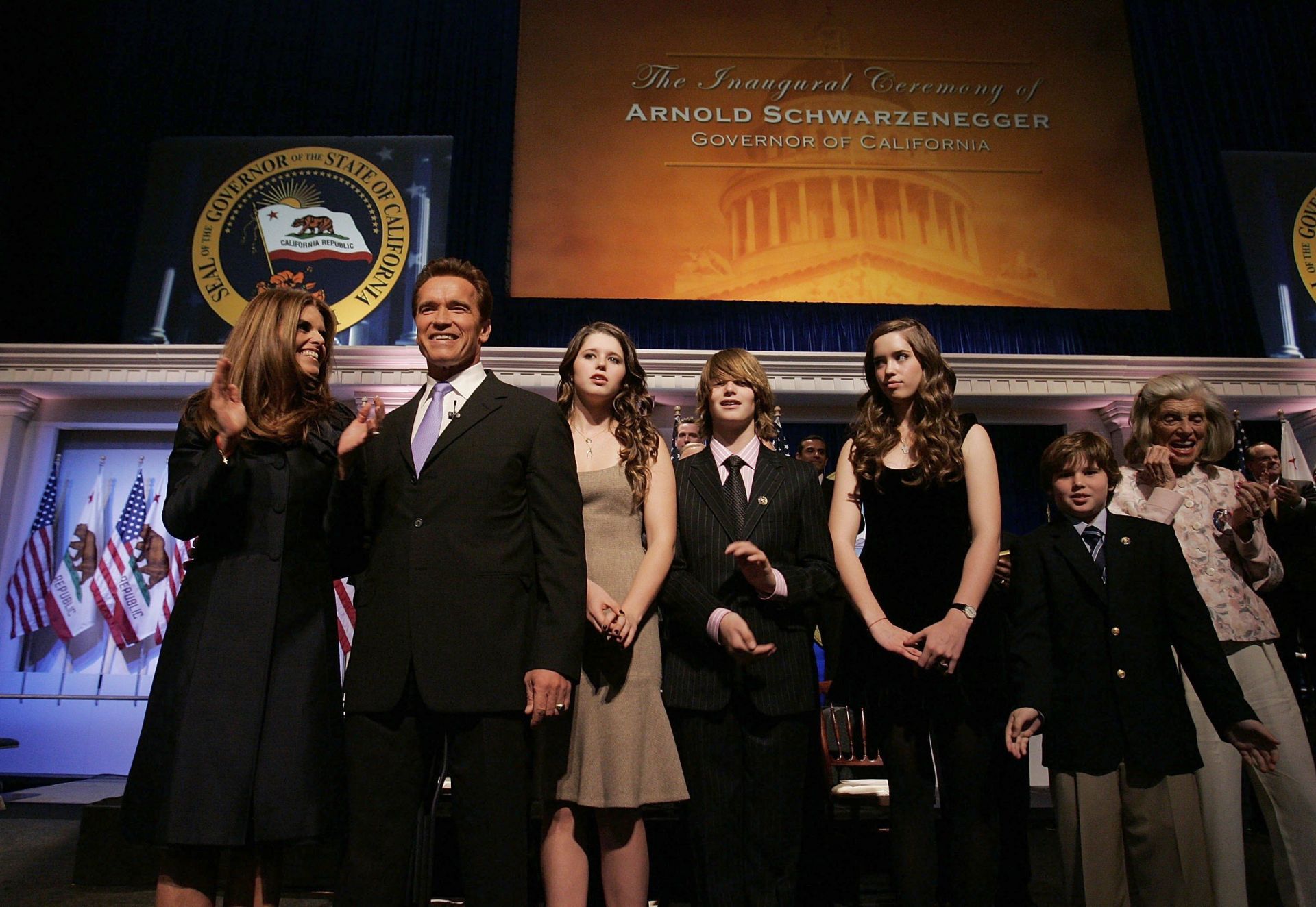 Мария и Арнолд с децата им Катерина, Патрик, Кристина, Кристофър по време на встъпването му в длъжност като губернатор на Калифорния