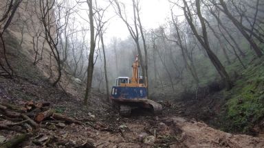 Издирват собственика на багера копал край Мелнишките пирамиди Това обяви