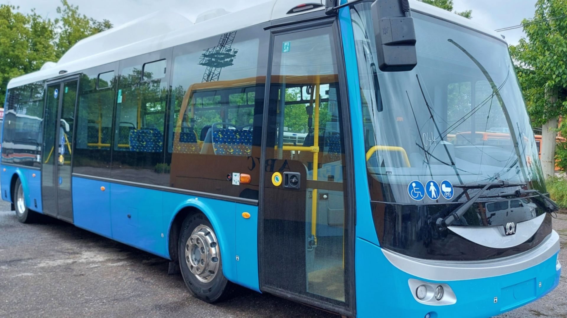 Русе купува 35 автобуса втора ръка, климатизирани и с достъп за хора с увреждания