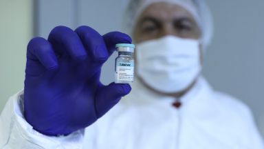 Турция започва да прилага от днес турската ваксина срещу COVID 19