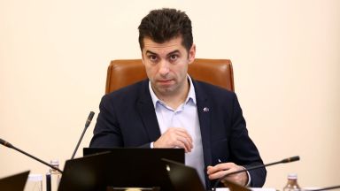 Съветникът на Кирил Петков по външна политика на спешна визита в Скопие