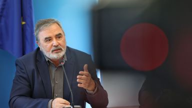 Ангел Кунчев предлага премахването на зеления сертификат за влизане в България