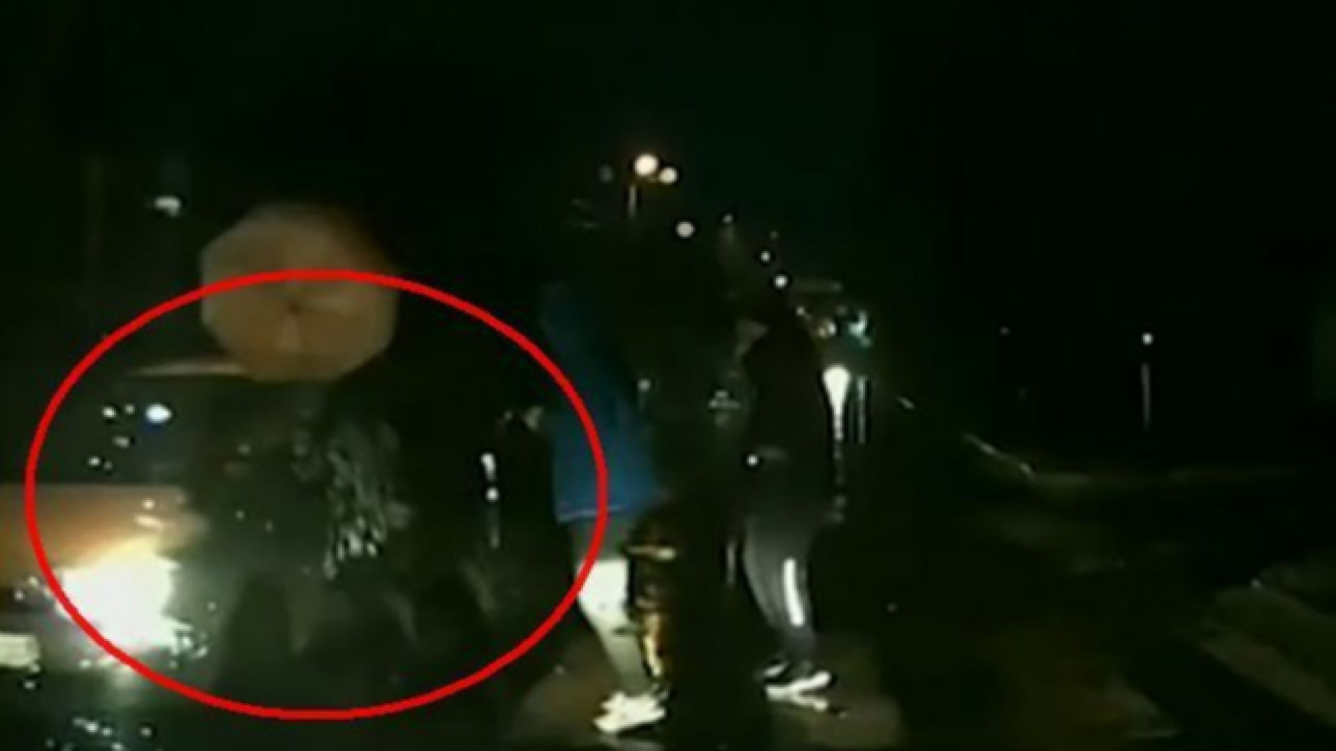 Кола блъсна жена на пешеходна пътека в Казанлък (видео)
