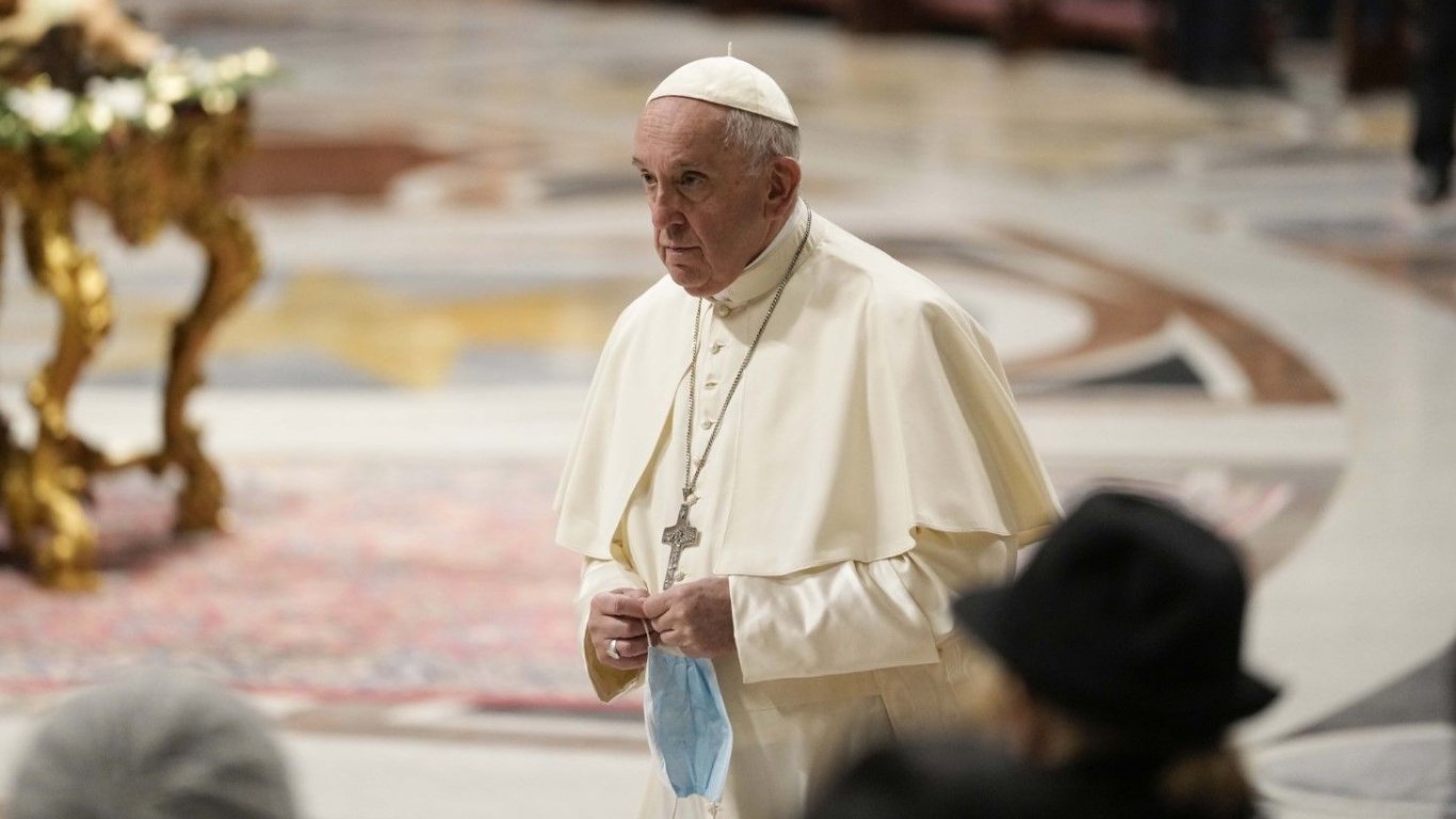 Изненадващо папа Франциск не ръководи вечерната служба по случай края на година