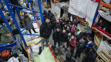 Близо сто незаконни мигранти бяха върнати със самолет от литовската