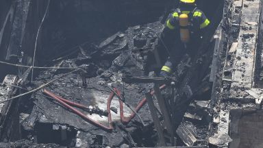 Бушувалият два дни пожар в парламента на Република Южна Африка