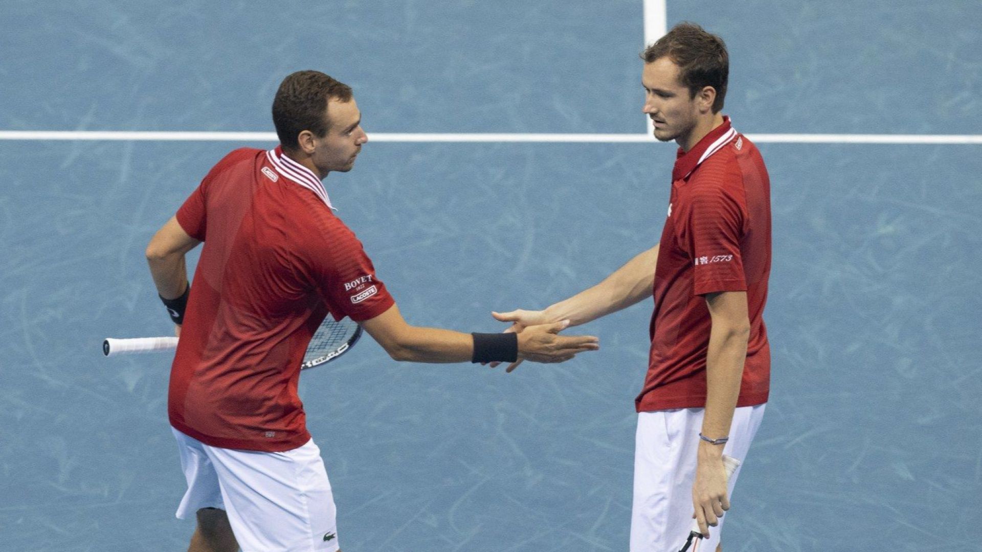 Медведев и Сафиулин се нагърбиха отново, за да приближат Русия до полуфинал