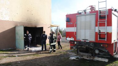 Пожар пламна в училище в Симеоновград, евакуираха над 400 деца