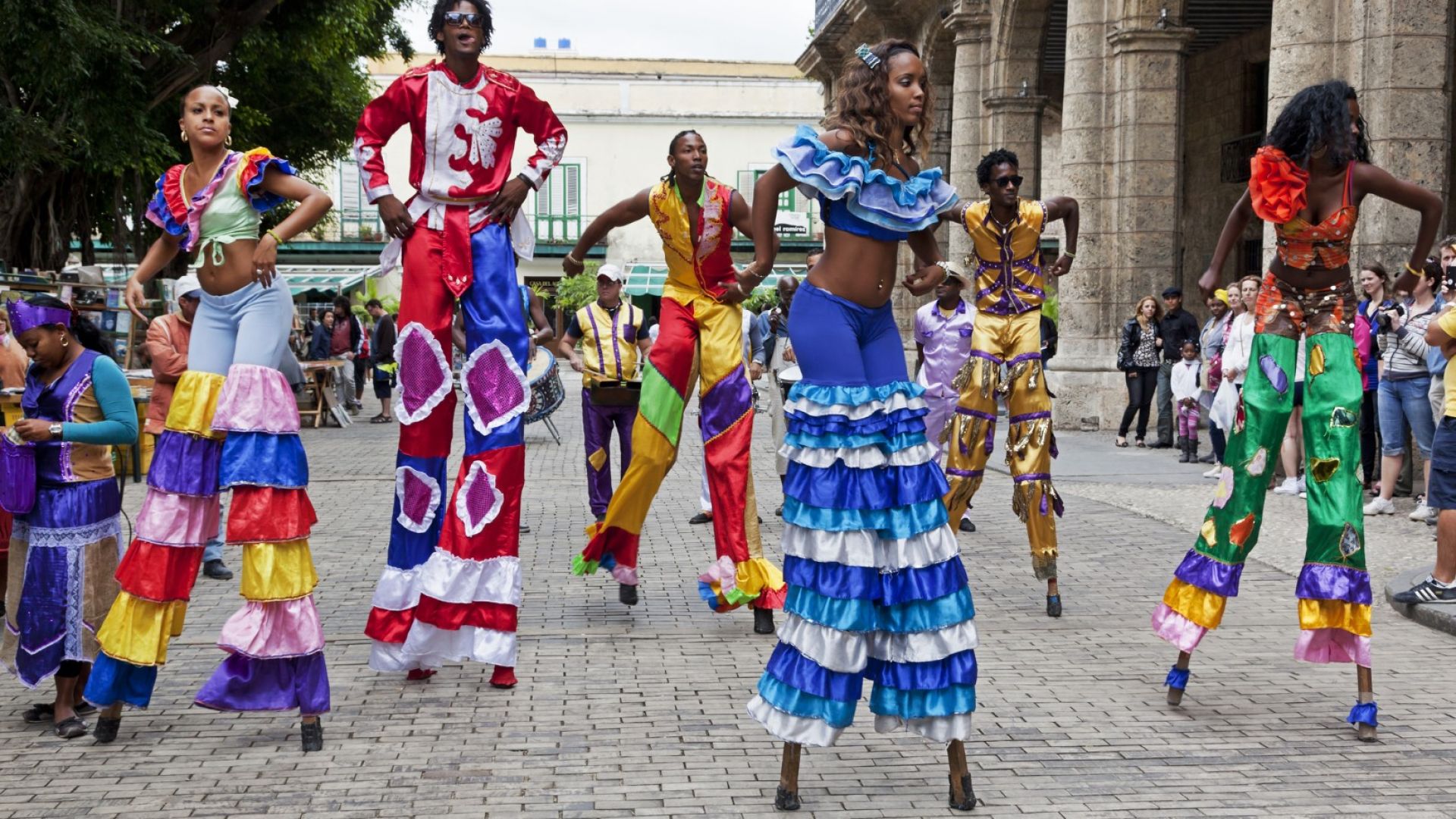 Конга на кокили: Как в Хавана празнуват 6 януари