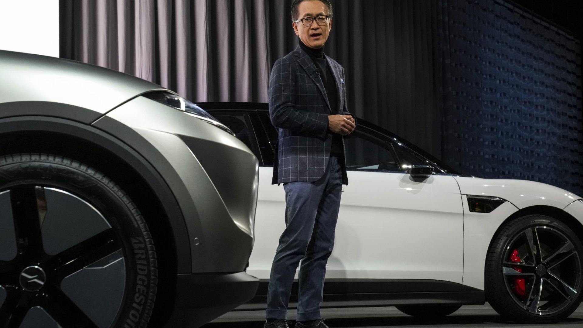 Кеничиро Йошида, председател и главен изпълнителен директор на Sony Group Corporation, говори за линията електрически превозни средства Vision-S по време на пресконференцията на Sony на технологичното шоу CES, вторник, 4 януари 2022 г., в Лас Вегас