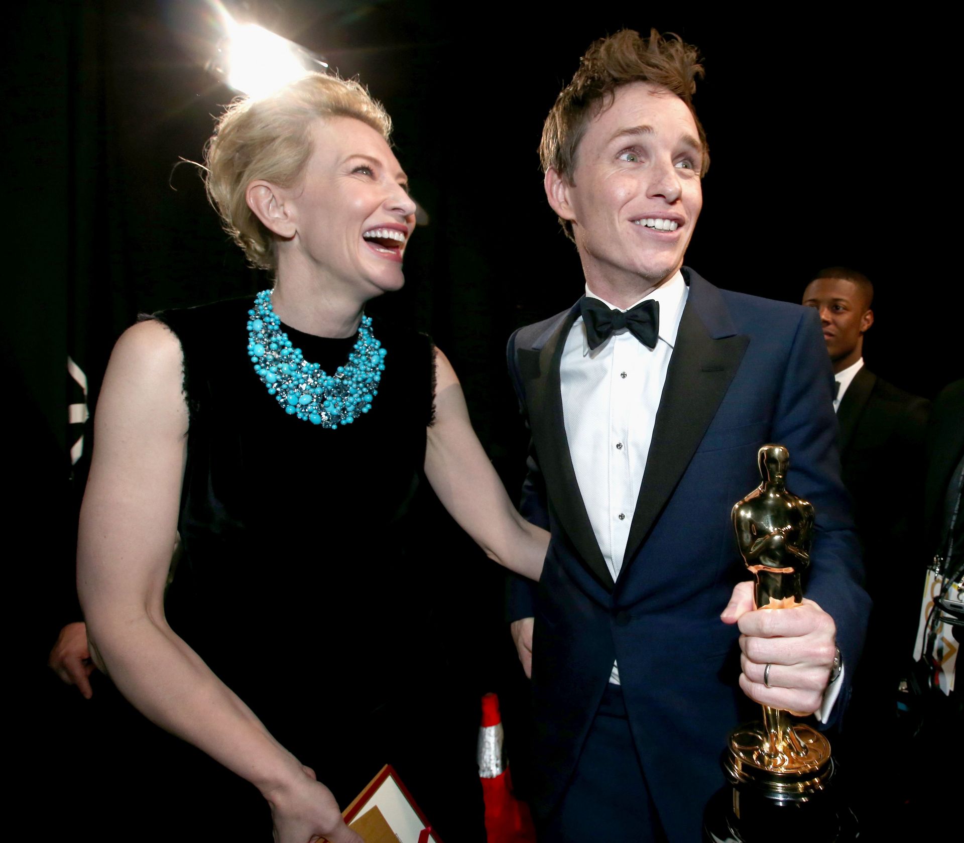 Кейт Бланшет му връчва "Оскар"-а