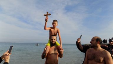 Фитнес инструктор и ученик на 10 години стигнаха едновременно до