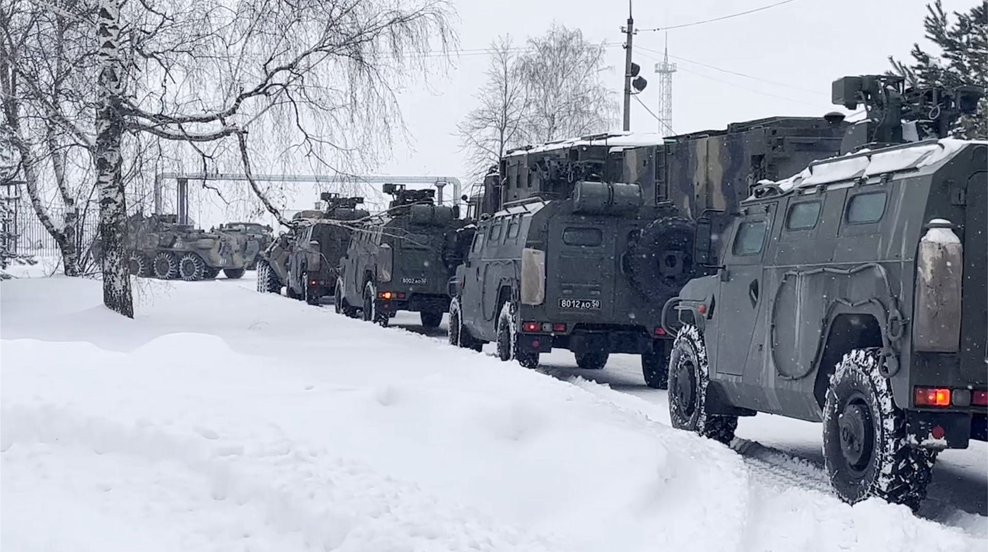 Руски военни части чакат да бъдат транспортирани в Казастан