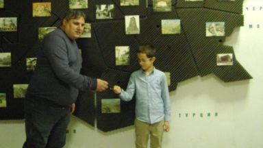 Десетгодишният пътешественик от София Гавраил Георгиев спечели автомобил от Български