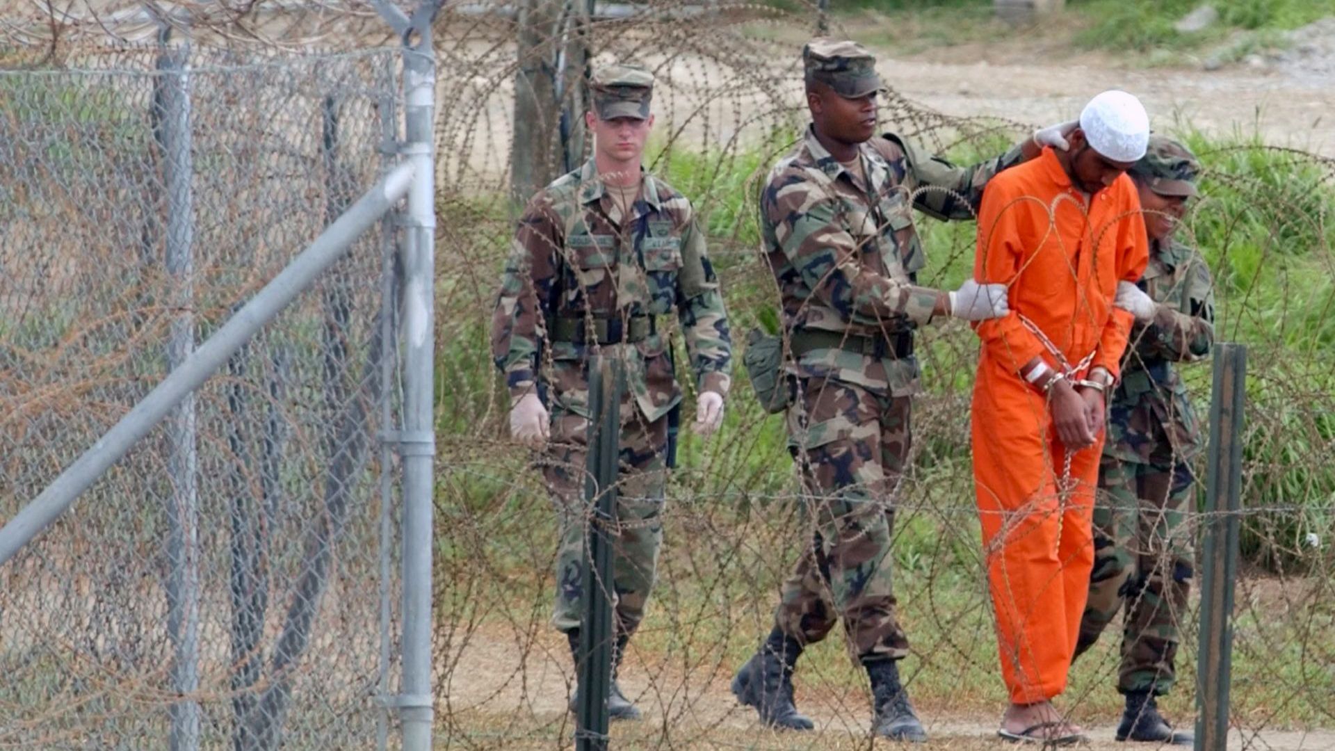 Буш планира превръщането на Гуантанамо в затвор за най-опасните радикалисти. Оказва се, че много от задържаните не са терористи