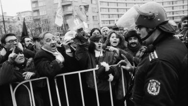 Преди 25 години България бе на ръба на гражданска война (снимки)