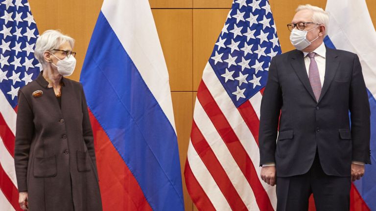 САЩ и Русия завършиха преговорите си по сигурността в Женева,