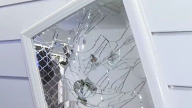Маскирани нападатели потрошиха фризьорски салон в столичен квартал Извършителите въоръжени