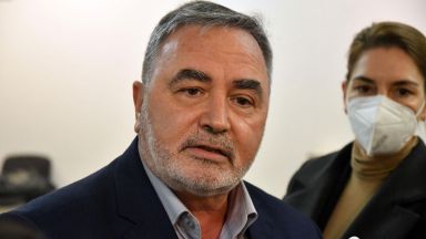 Здравните власти обсъждат затягане на мерките като до влизането им