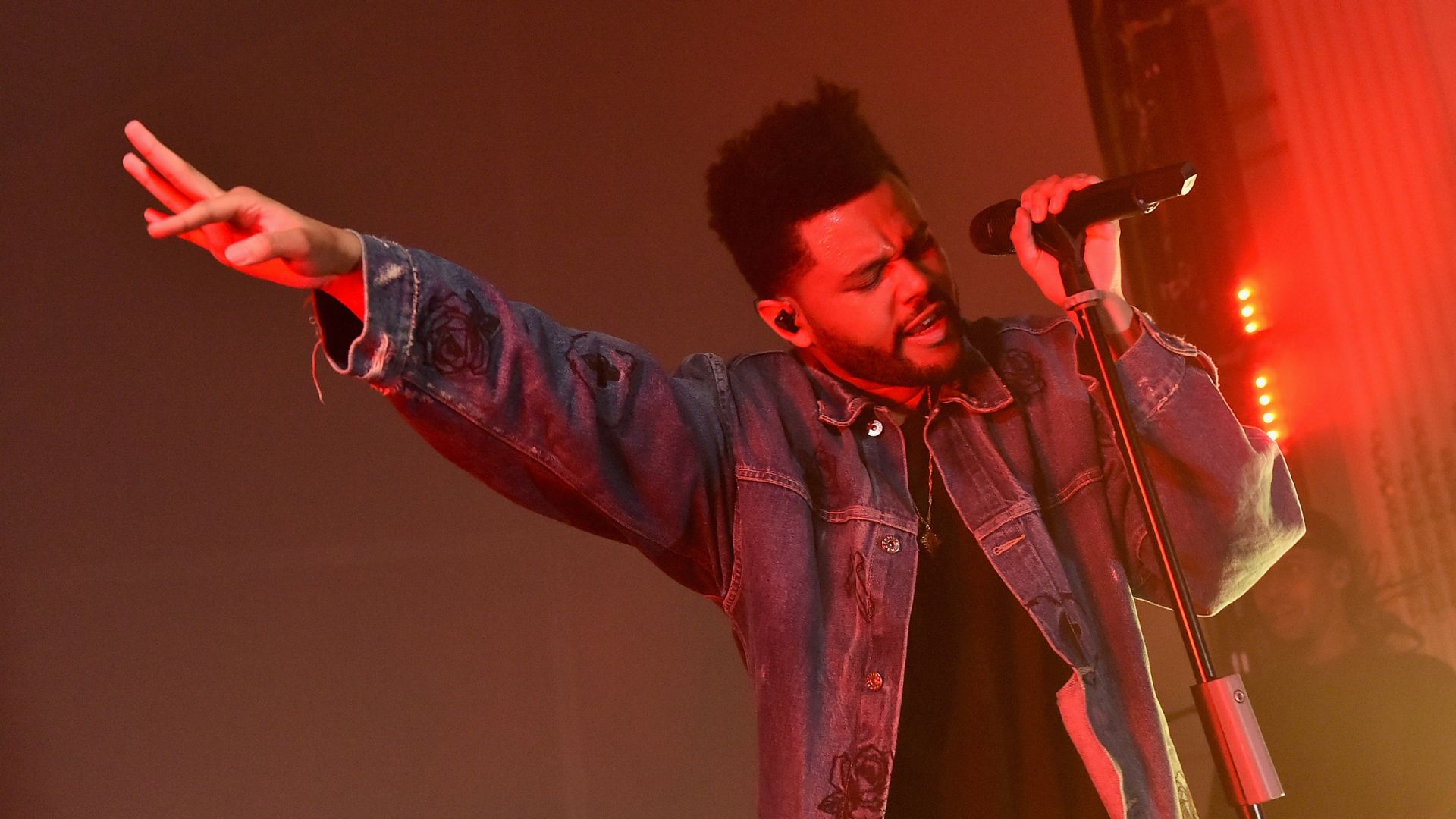 Weeknd сваля кожата си, за да се прероди: Певецът се отказва от сценичното си име