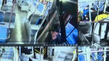 Мним контрольор в столичния градски транспорт опитва да измами пътници