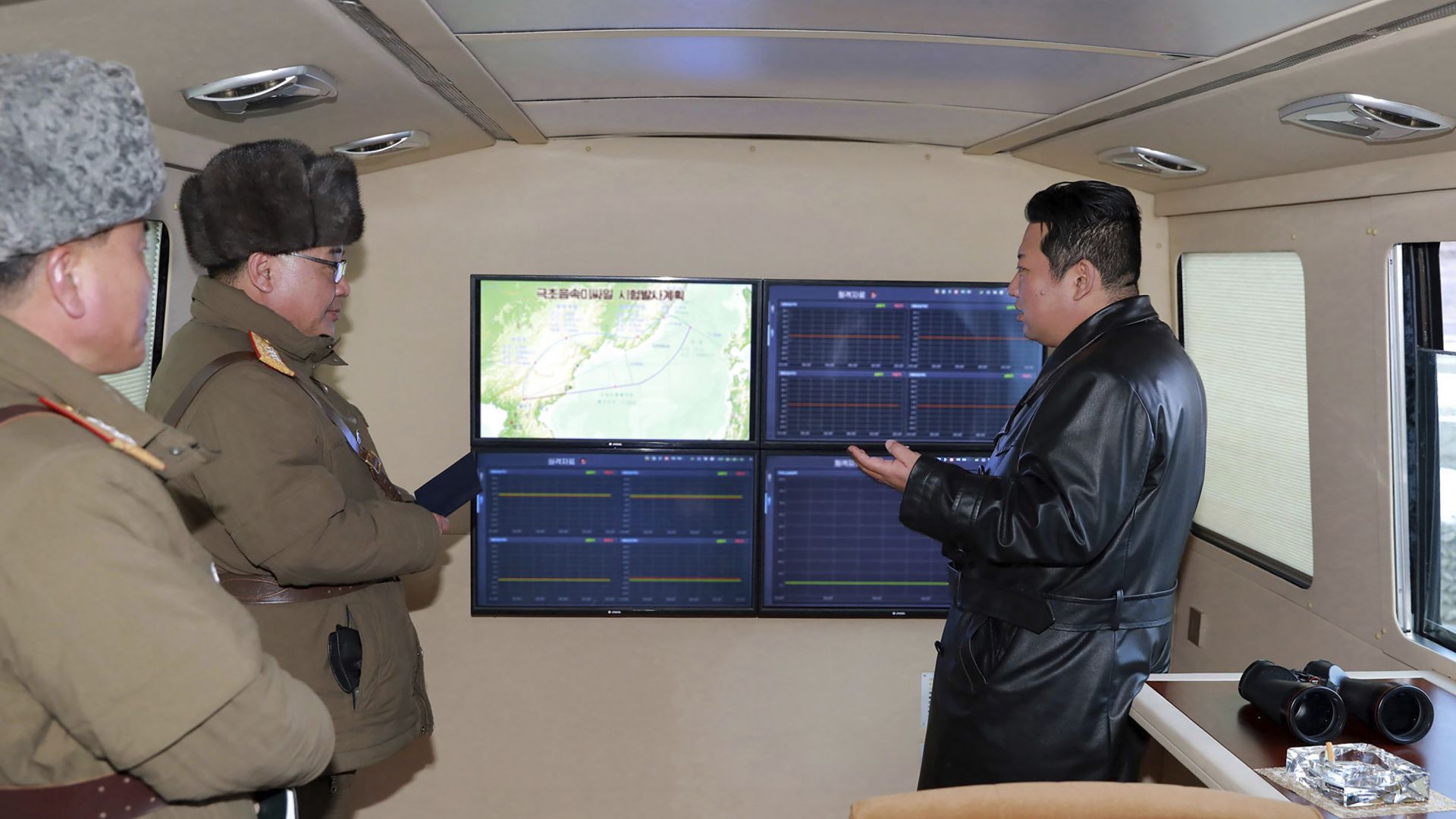 Пхенян с успешен тест на хиперзвукова ракета пред очите на Ким Чен-ун