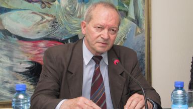 Тезата че спирайки Северна Македония за Европейския съюз отваряме пътя