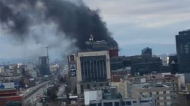 Пожар в новострояща се сграда в София предизвика силно задимяване