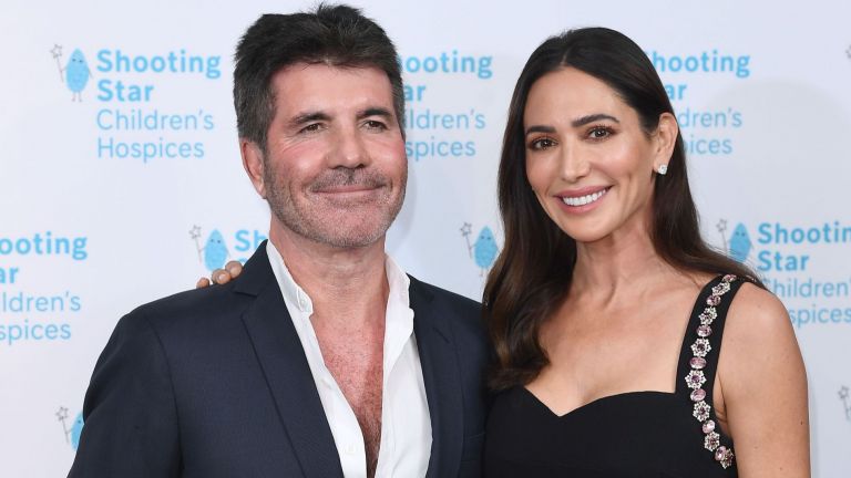 At the age of 62, Simon Cowell broke up with a bachelor – finally proposed to his girlfriend