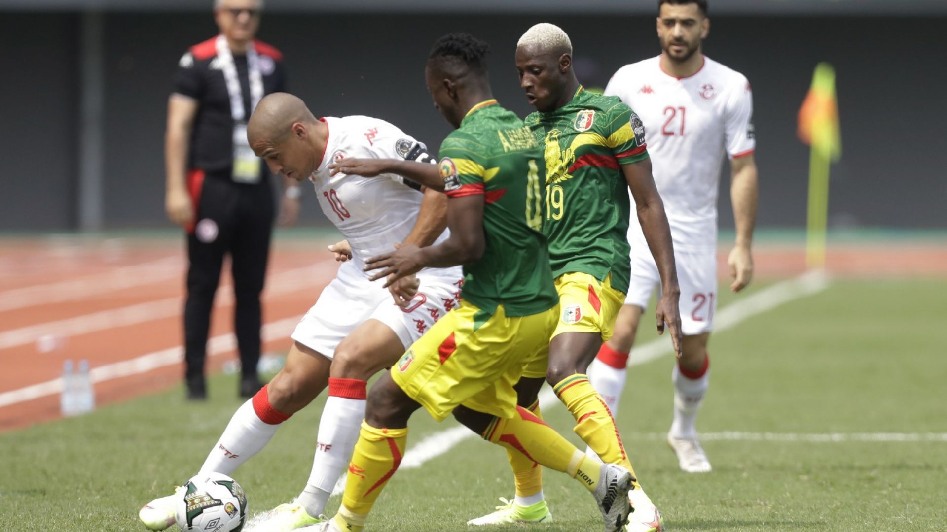 Безумен съдия опропасти мач в Купата на Африка - свири край в 85-ата минута