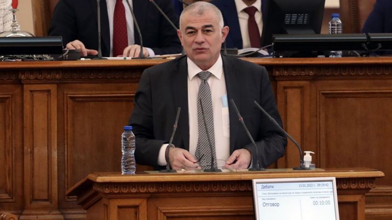 Правилникът на БСП позволява различно мнение, но еднократно, заяви депутатът