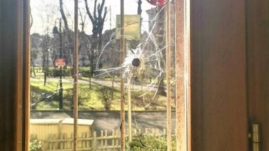 Криминално проявен е стрелял по Духтевата къща в Бургас Установени