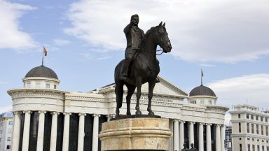 В писмата които са изпратени заедно с 14 те присъди се