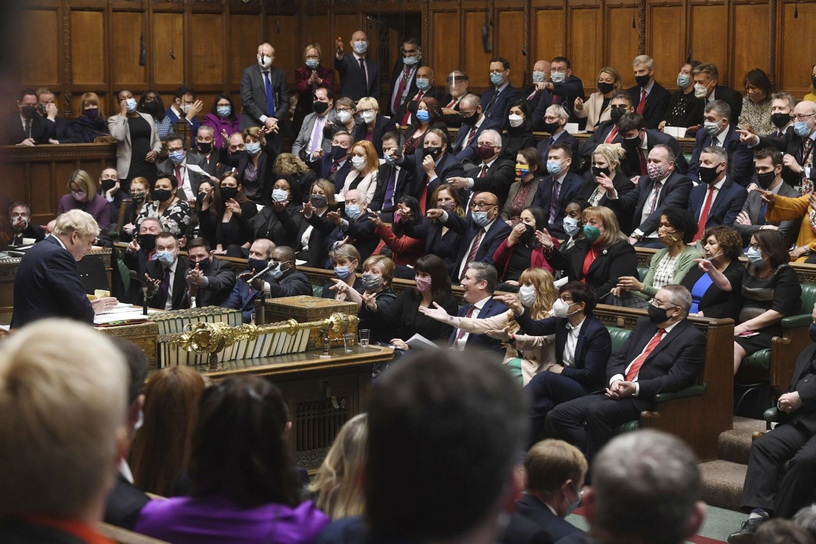 Премиерът Борис Джонсън отговаря на въпроси в Камарата на общините в Лондон, сряда, 12 януари 2022 г.