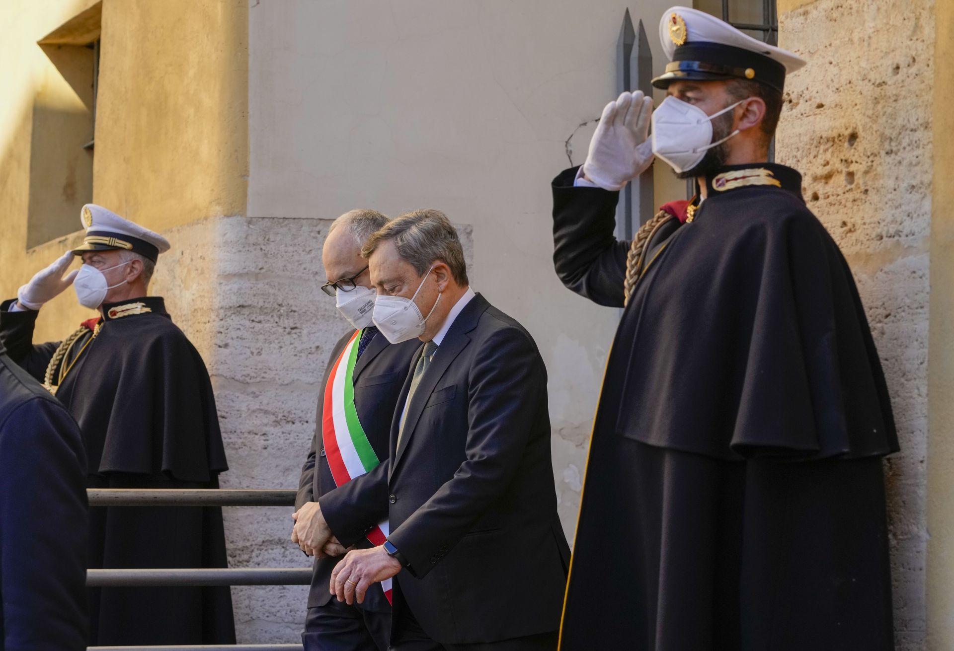 Италианският премиер Марио Драги и кметът на Рим Роберто Гуалтиери